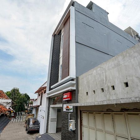 Super Oyo Capital O 614 Graha 8 Syariah Ξενοδοχείο Σουραμπάγια Εξωτερικό φωτογραφία
