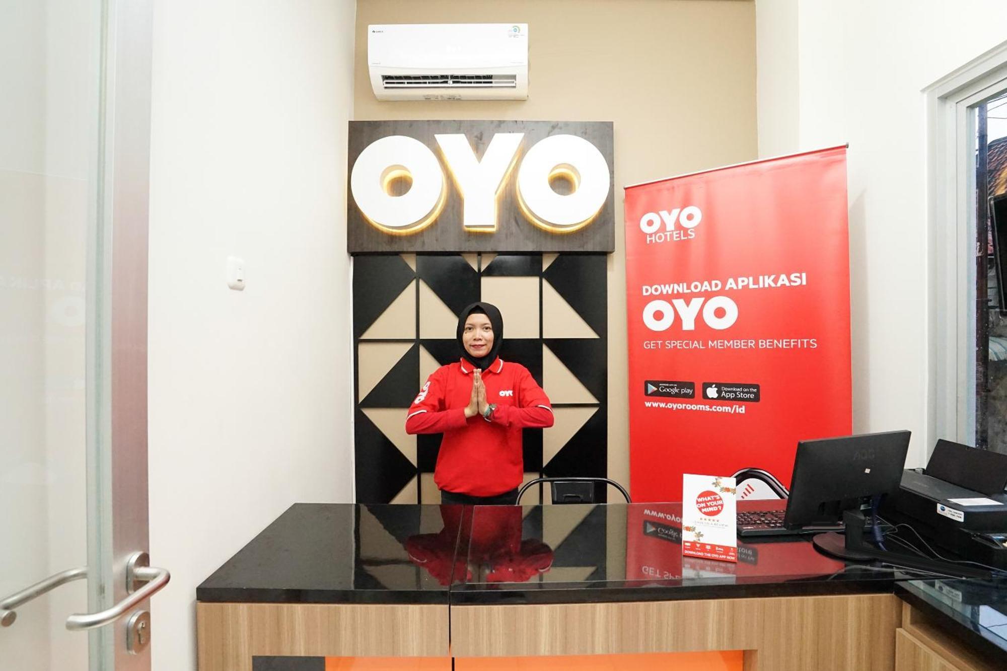 Super Oyo Capital O 614 Graha 8 Syariah Ξενοδοχείο Σουραμπάγια Εξωτερικό φωτογραφία