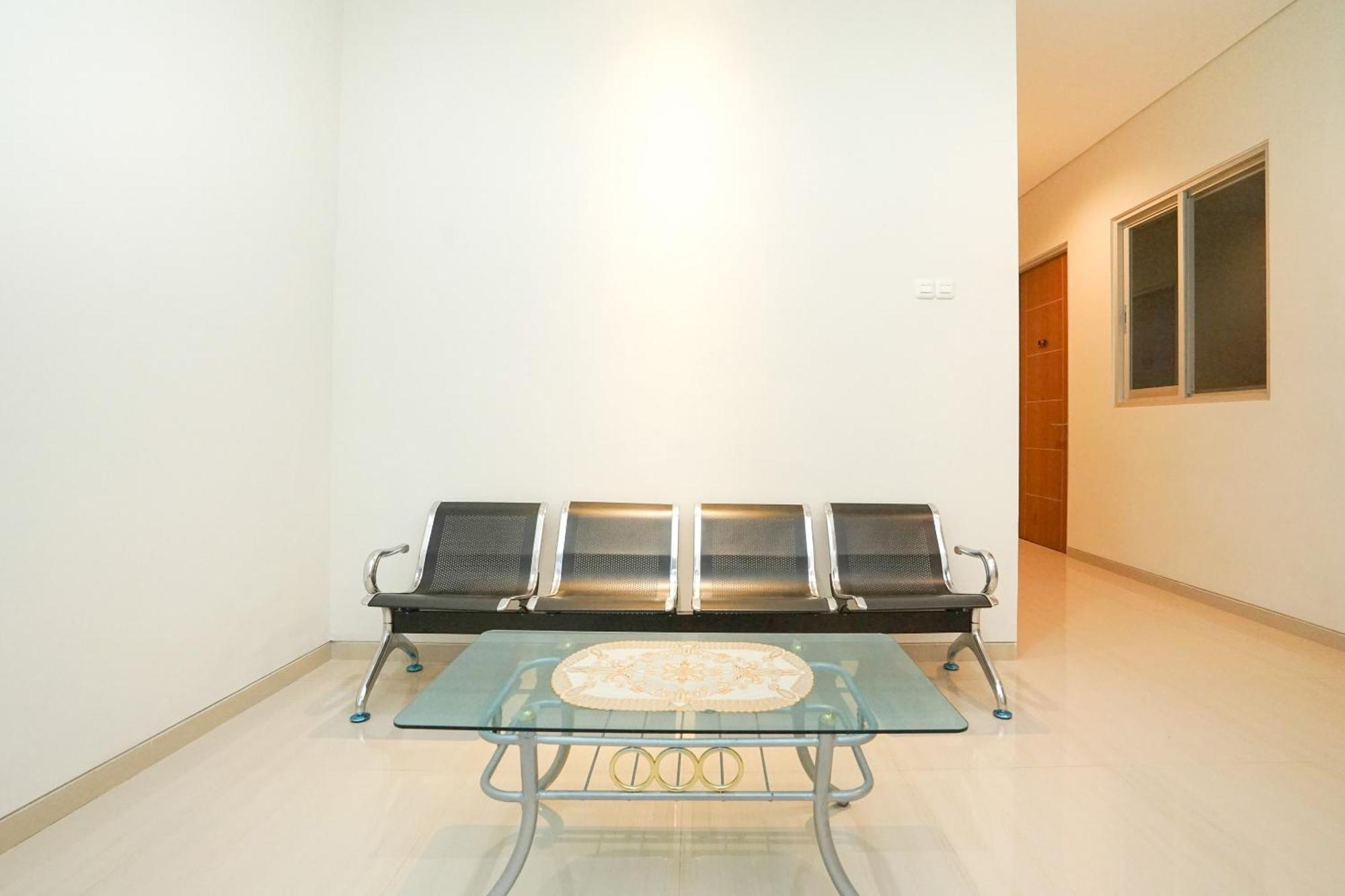 Super Oyo Capital O 614 Graha 8 Syariah Ξενοδοχείο Σουραμπάγια Εξωτερικό φωτογραφία