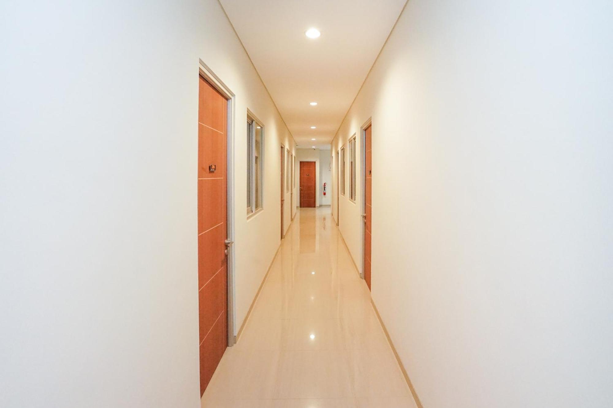 Super Oyo Capital O 614 Graha 8 Syariah Ξενοδοχείο Σουραμπάγια Εξωτερικό φωτογραφία